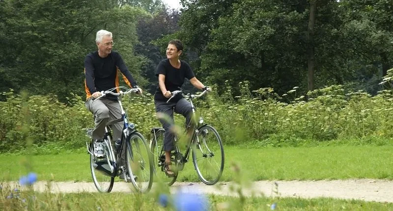Fietsen tijdens een familieweekend op de Veluwezoom
